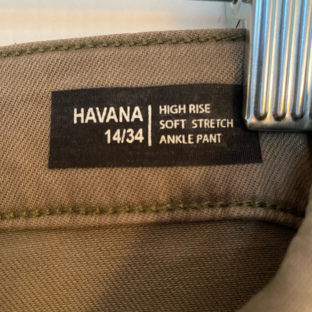 Buffalo olive green jean